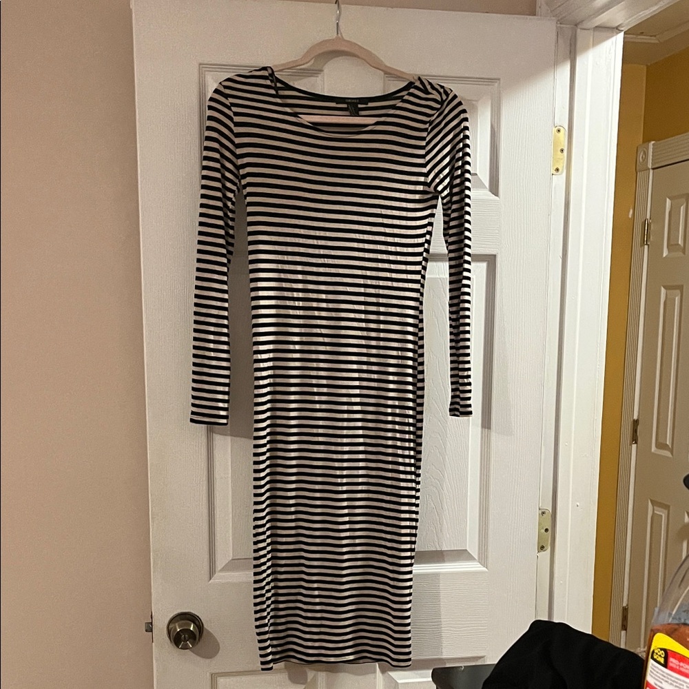 Forever 21 Black & Cream Striped Long-Sleeve Bodycon Dress